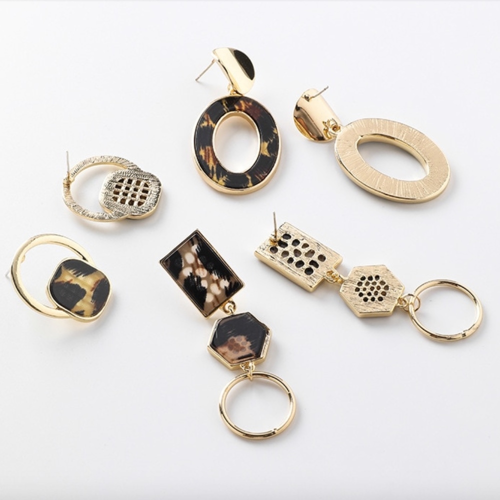 Leopard Print Geometric Hoop Stud Gold Earrings - Picture 8 of 8